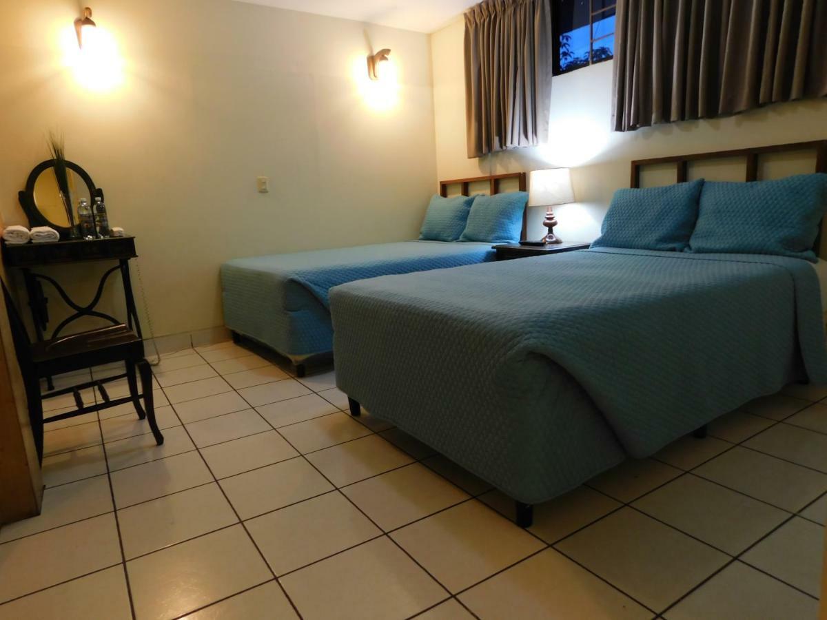 Hotel Meson De Maria Antiguo Cuscatlan Екстер'єр фото